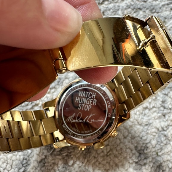 Michael Kors “Watch Hunger Stop” watch - Picture 2 of 8